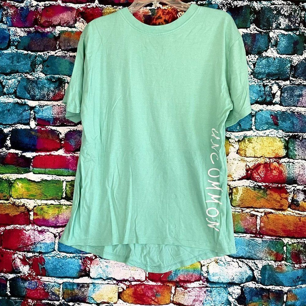 Uncommon Graphic Short Sleeve basic Tee Shirt size Large